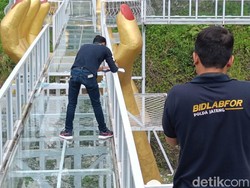 Labfor Polda Periksa Jembatan Kaca The Geong Limpakuwus Pecah-Makan Korban