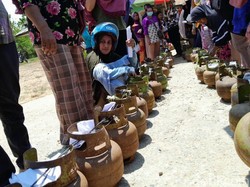LPG 3 Kg Tembus Rp 60 Ribu, Warga Antre di Kantor Camat demi Tabung Gas Murah
