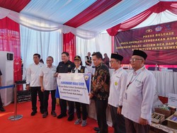 Zulhas-Airlangga Serahkan 51.530 Hibah Barang Sitaan ke Pemkab Bekasi