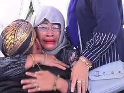 Ibu-ibu Nangis Histeris di Pernikahan Putranya, Ternyata Karena Ini