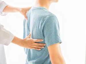 Waspada! Sakit Punggung Bisa Jadi Indikasi 5 Penyakit Serius