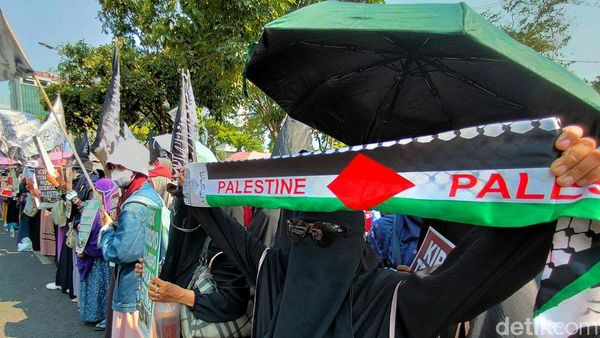 Teriakan Bela Palestina Menggema di Surabaya
