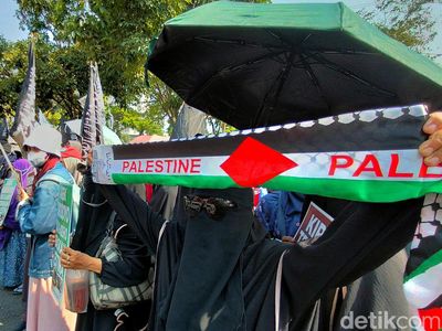 Teriakan Bela Palestina Menggema di Surabaya