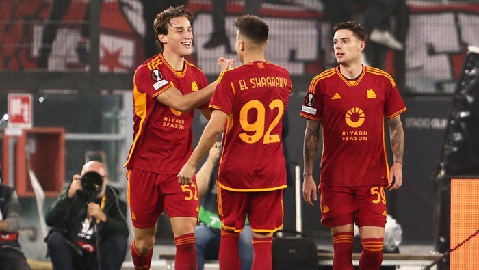 Soccer Football - Europa League - Group G - AS Roma v Slavia Prague - Stadio Olimpico, Rome, Italy - October 26, 2023 AS Romas Edoardo Bove celebrates scoring their first goal with Stephan El Shaarawy REUTERS/Guglielmo Mangiapane