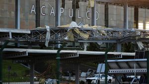 Bandara Internasional Acapulco Rusak Diterjang Badai Otis