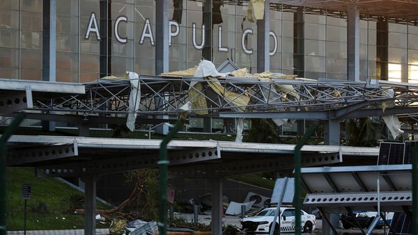 Bandara Internasional Acapulco Rusak Diterjang Badai Otis