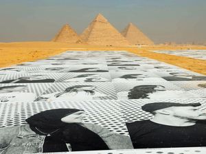 Belasan Karya Seni Kontemporer Hiasi Piramida Giza