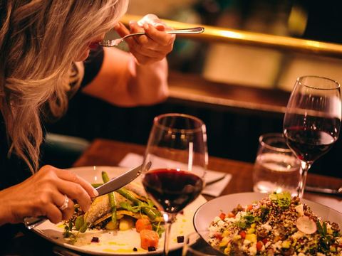 Benarkah Makan di Atas Pukul 7 Malam Bikin Gemuk? Ini Penjelasannya
