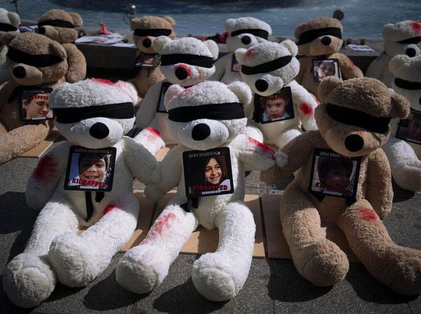 Boneka Beruang Bertebaran di Tel Aviv, Kenapa?