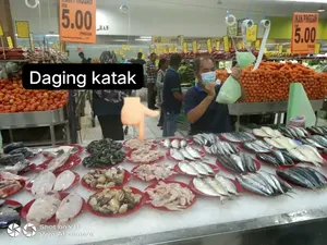 Heboh! Muslim Protes Daging Katak Dipajang Sebelah Ikan di Supermarket Heboh! Muslim Protes Daging Katak Dipajang Sebelah Ikan di Supermarket
