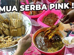 Gemas! Wanita Ini Jualan Sate Kere Bertema Serba Hello Kitty