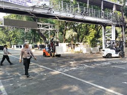 Demo Buruh Tuntut Upah Naik Berakhir, Jl Medan Merdeka Barat Dibuka Lagi