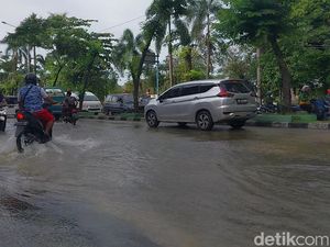 Ini Penyebab Pipa PDAM Bocor hingga Genangi Jalan SM Raja Medan Ini Penyebab Pipa PDAM Bocor hingga Genangi Jalan SM Raja Medan