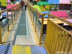 5 Fakta Jembatan Kaca Malang Retak Bikin Ketar-ketir Seperti di Banyumas