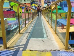 Jembatan Kaca Kampung Warna-warni Retak, Warga Singgung Petaka Banyumas