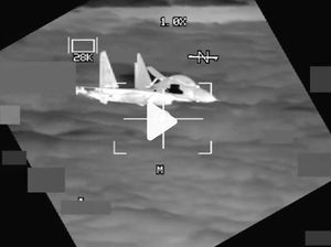 Seram, Jet Tempur China dan Pesawat Bomber AS Nyaris Tabrakan