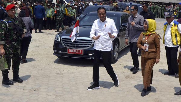 Potret Jokowi Kunjungi Pasar Rumbia Lampung Tengah