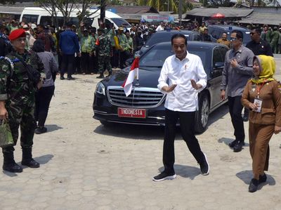 Potret Jokowi Kunjungi Pasar Rumbia Lampung Tengah
