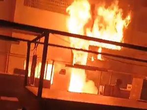 Pabrik Sepatu di Sapen Karanganyar Terbakar Pabrik Sepatu di Sapen Karanganyar Terbakar