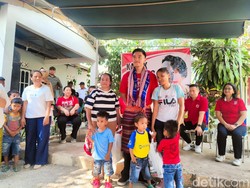 Kaesang Bagi 100 Paket Sembako-Janji Bangun 2 Sumur Bor di Kupang