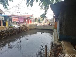 Kali di Hek Kramat Jati Akan Dikeruk Usai Pembangunan Tanggul Kelar
