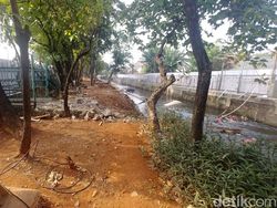 Pertengahan November, Pembangunan Tanggul Hek Kramat Jati Capai 58%