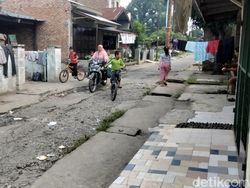 Lapor Pak Bobby! Warga Medan Polonia Ngeluh Jalan Rusak 27 Tahun Dibiarkan
