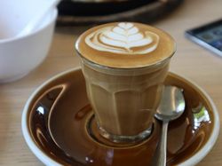 Racikan Kopi Susu Cortado dan Macchiato Mirip, Lantas Apa Bedanya?