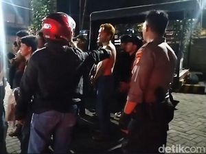 7 Mahasiswa UNM Dianiaya Jukir di Depan Minimarket, 23 Orang Ditangkap 7 Mahasiswa UNM Dianiaya Jukir di Depan Minimarket, 23 Orang Ditangkap