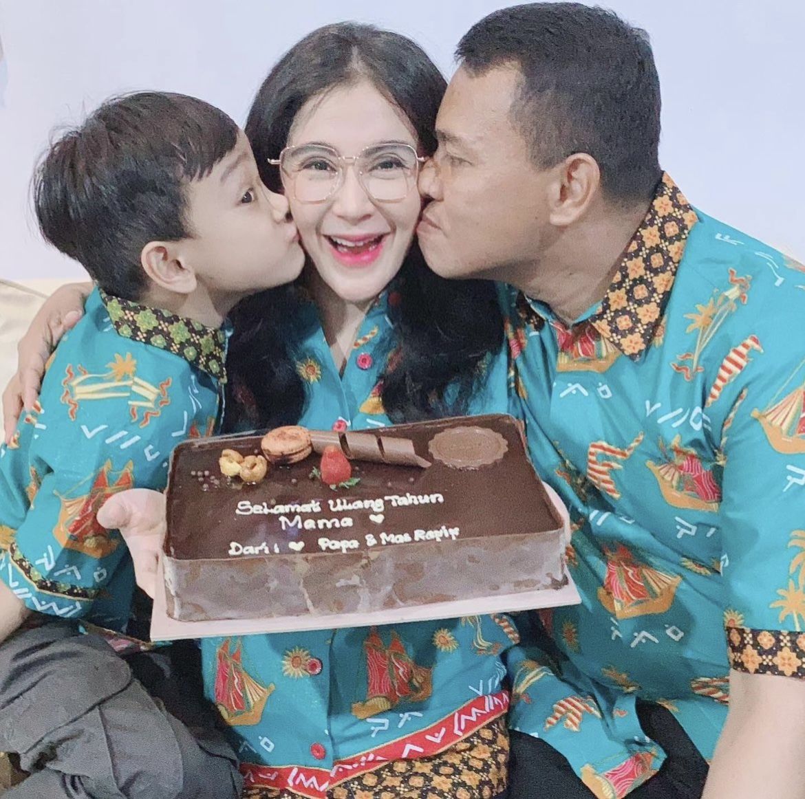 Momen Uut Permatasari dan Suami Rayakan Ultah hingga Syukuran