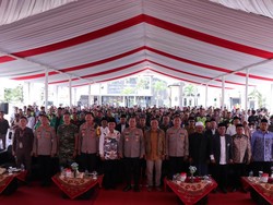 Wujudkan Pemilu Damai, Kaops NCS Polri Bagikan 1.500 Paket Sembako di Tasik