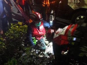 Pelawak Srimulat Eko Londo Kecelakaan, Dikabarkan Masih Belum Sadar di ICU Pelawak Srimulat Eko Londo Kecelakaan, Dikabarkan Masih Belum Sadar di ICU