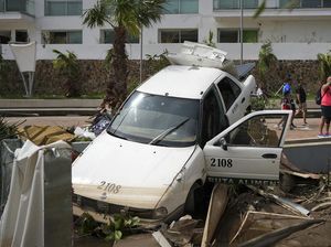 Penampakan Mobil yang Jadi Korban Badai Otis di Meksiko