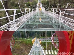 Respons Sandi soal Jembatan Kaca Banyumas Tak Kantongi Izin Usaha