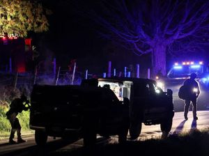 Bersenjata dan Berbahaya, Pelaku Penembakan Massal di AS Masih Diburu