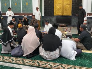4 Warga Prancis Masuk Islam di Masjid Baiturrahman Aceh 4 Warga Prancis Masuk Islam di Masjid Baiturrahman Aceh