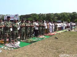 7 Kecamatan Kekeringan, Ratusan Warga dan Pemkab Lumajang Sholat Istisqa