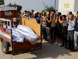 Kesaksian Pilu Pengurus Jenazah di Gaza Kafani Mayat Tanpa Henti