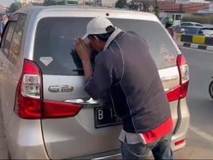 Seorang Pria Ditemukan Tewas dalam Mobil yang Terparkir di Jaktim