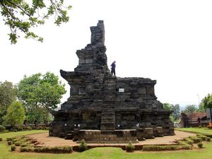 Studi Kelayakan Pemugaran Candi Arimbi Jombang Studi Kelayakan Pemugaran Candi Arimbi Jombang