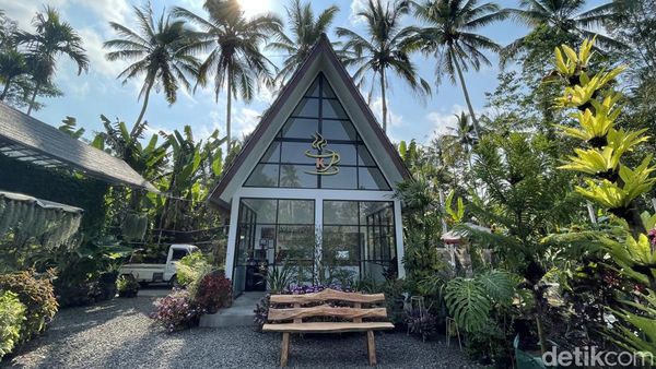 Tak Disangka, Ada Kafe Secantik Ini di Penglipuran