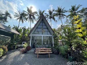 Tak Disangka, Ada Kafe Secantik Ini di Penglipuran Tak Disangka, Ada Kafe Secantik Ini di Penglipuran