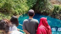 Potret Telaga yang Airnya Berubah Jadi Biru-Warga Penasaran