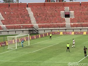 Arema FC Tahan Imbang Madura United 1-1 Arema FC Tahan Imbang Madura United 1-1