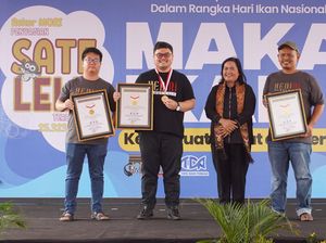 Pemkab Kediri Pecahkan Rekor Muri Sajian Sate Lele Terbanyak 25.323 Tusuk Pemkab Kediri Pecahkan Rekor Muri Sajian Sate Lele Terbanyak 25.323 Tusuk