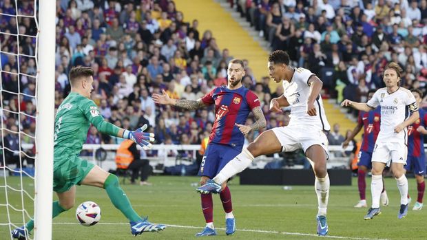 Soccer Football - LaLiga - FC Barcelona v Real Madrid - Estadi Olimpic Lluis Companys, Barcelona, Spain - October 28, 2023 Real Madrid's Jude Bellingham scores their second goal REUTERS/Albert Gea