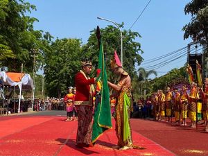 Terima Pataka Arya Wiraraja, Bupati Fauzi Ajak Masyarakat Bangun Sumenep Terima Pataka Arya Wiraraja, Bupati Fauzi Ajak Masyarakat Bangun Sumenep