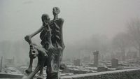 Bukan Hantu, Tapi Tetap Saja Foto Ini Bikin Merinding