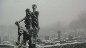 Bukan Hantu, Tapi Tetap Saja Foto Ini Bikin Merinding