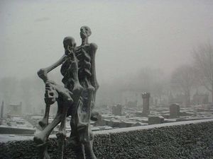 Bukan Hantu, Tapi Tetap Saja Foto Ini Bikin Merinding